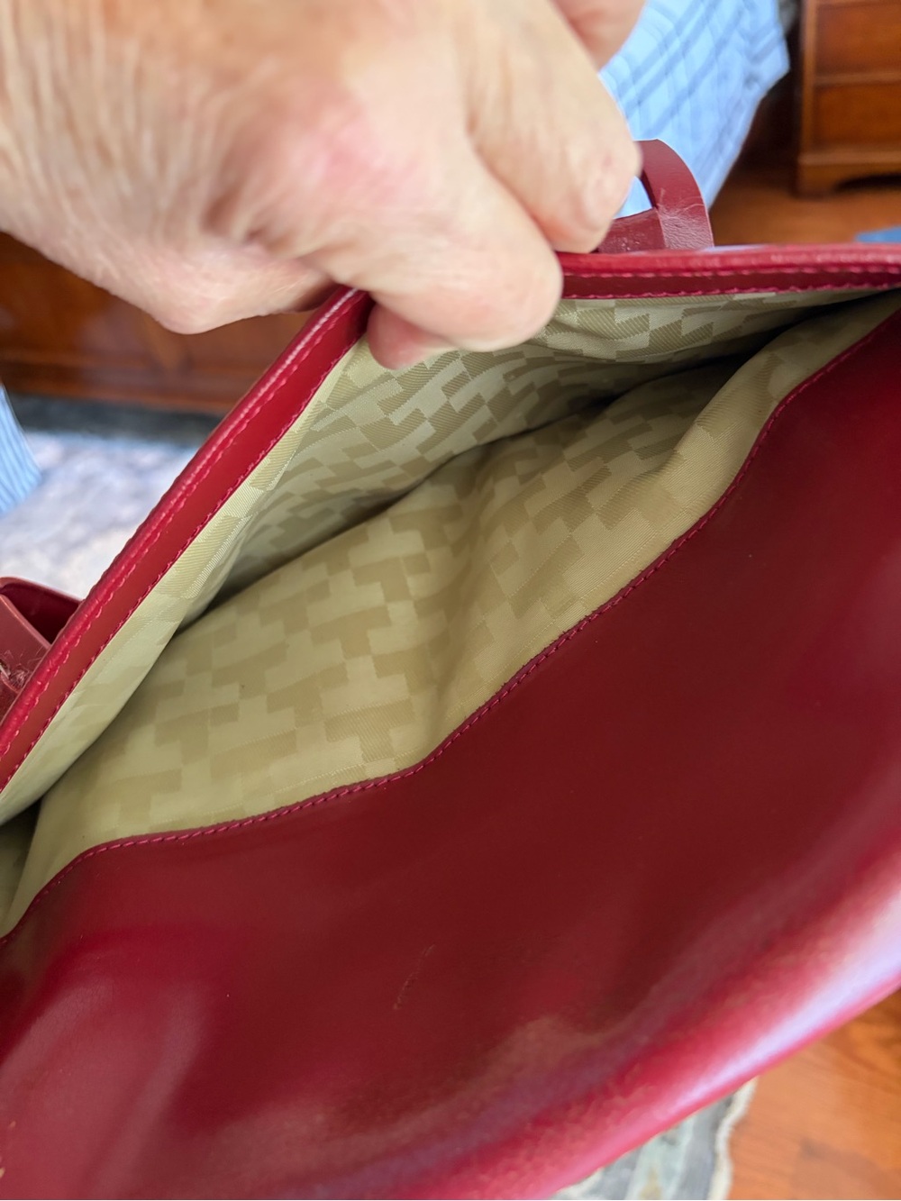 Le Tanneur Leather Handbag in Dark Red - Picture 15 of 15